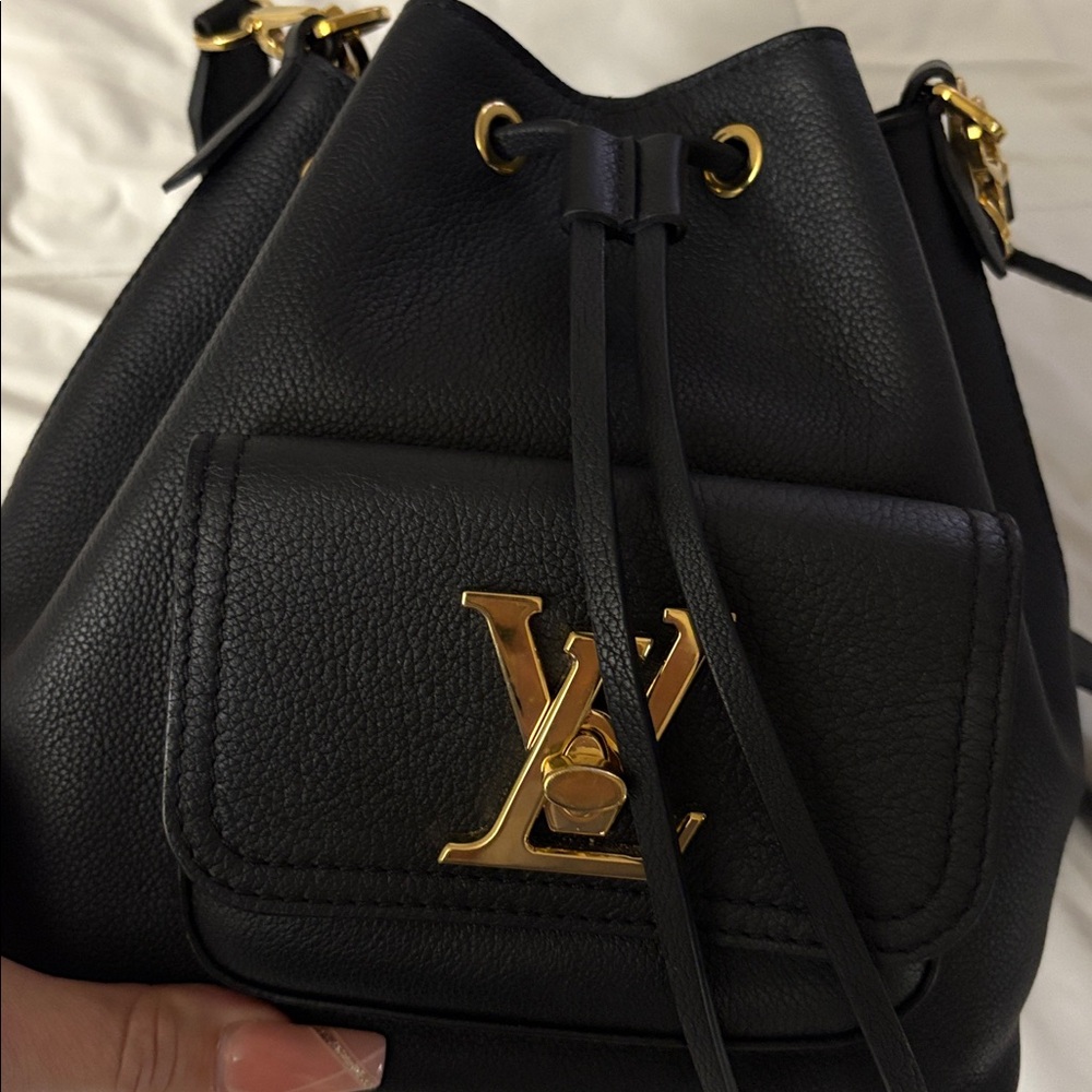 Louis Vuitton Lock Me Bucket bag - Picture 5 of 14